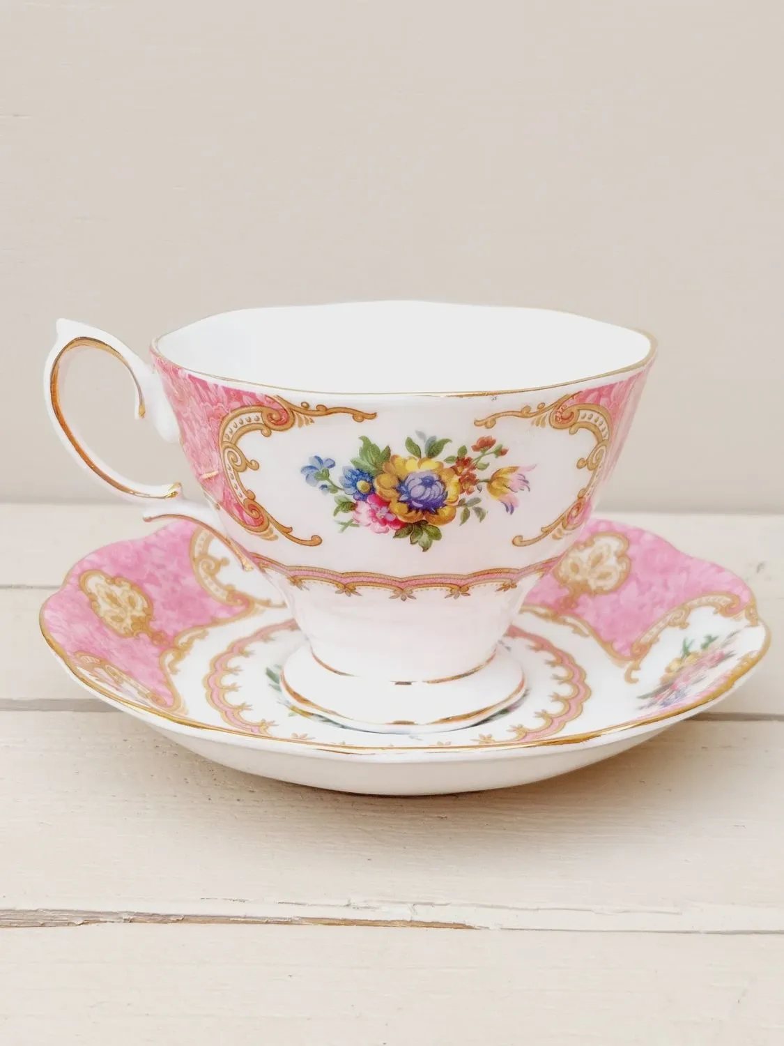 Kop met schotel Royal Albert Lady Carlyle