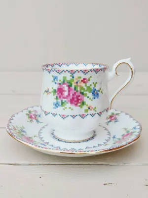 Dameskop met schotel Royal Albert &#39;Petit Point&#39;