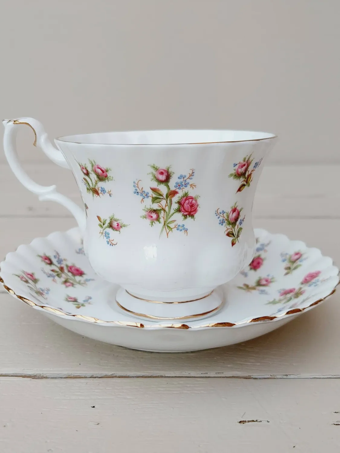 Dameskop met schotel Royal Albert Winsome