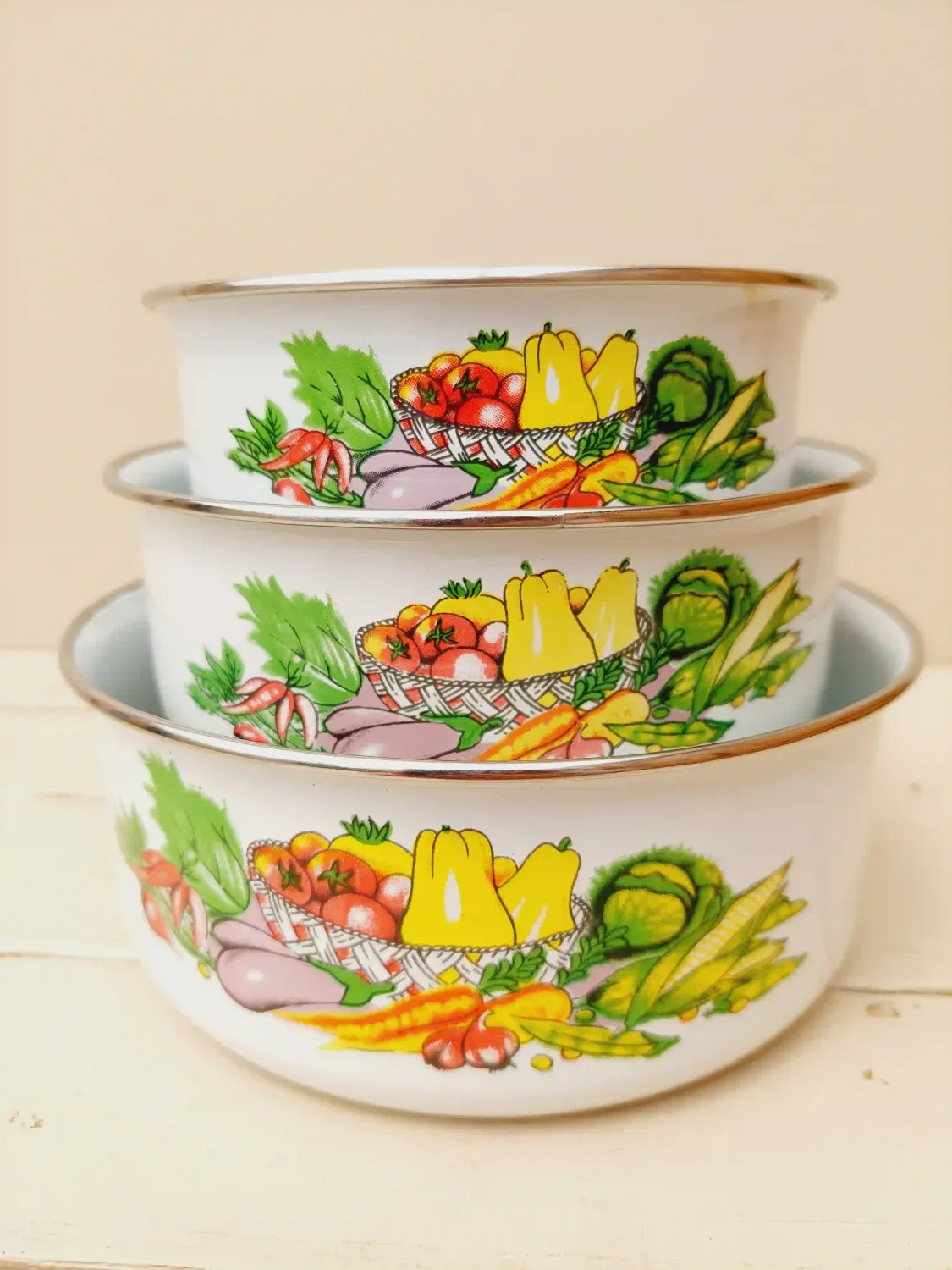 Vintage emaille kommen met groentemotief, set van 3