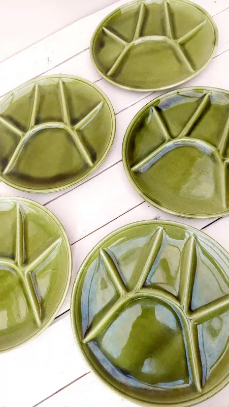 Hapjesbord olijfgroen geglazuurd met 6 vakken, set van 5