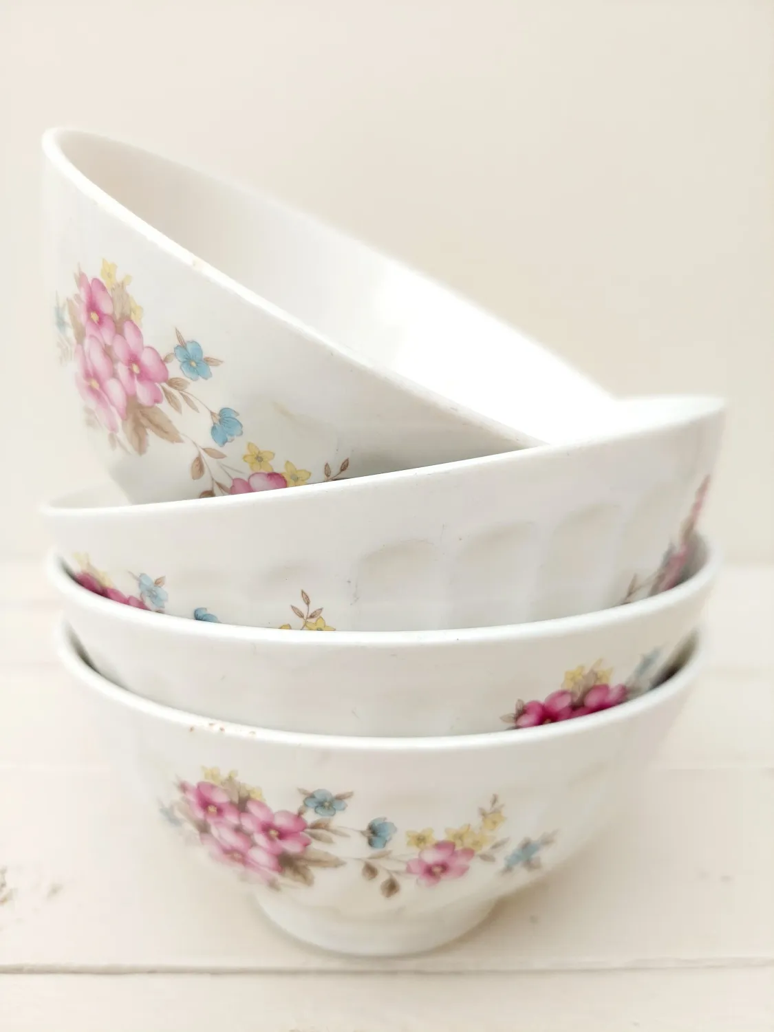 Spoelkommen met zachte bloemendecoratie, set van 4