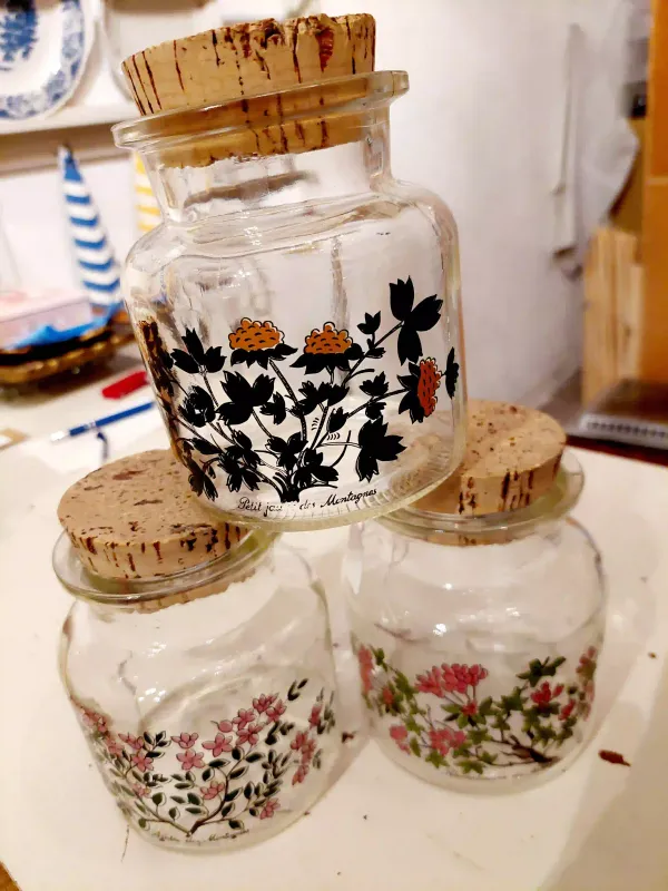 Voorraadpotten met tekening van fijne bloemetjes en kurken stop, set van 3