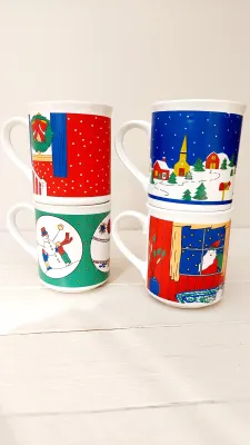 Mokken, set van 4, wit keramiek in kerstthema