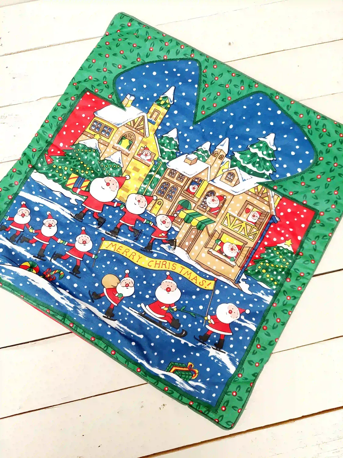 Kerstkussensloop met schaatsende kerstmannen – rode decoratieve hoes voor sierkussen 40 x 40 cm