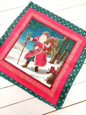 Kerstkussensloop met kerstman in besneeuwd bos – groene decoratieve hoes voor sierkussen 40 x 40 cm