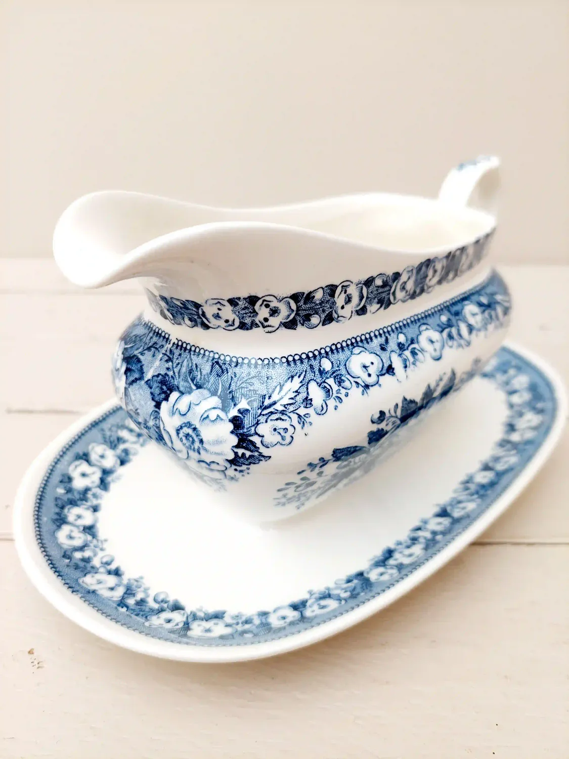 Vintage sauskom - sauspot Royal Sphinx Balmoral - crème porselein met fijn blauw bloemendecor