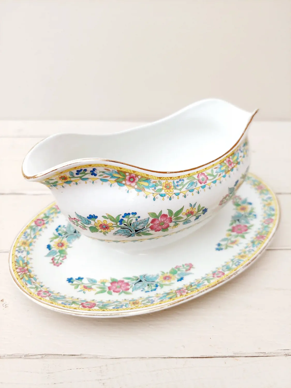 Vintage sauskom - sauspot John Maddock &amp; Sons - wit porselein met fijne bloemen en gouden randen