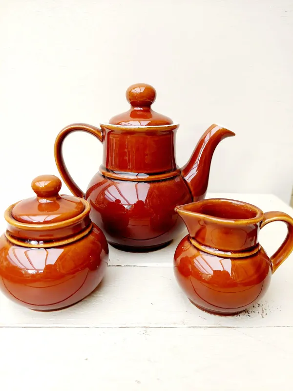 Vintage theepot bruin glazuur met bijpassend roomstel - KW Keramik West-Germany