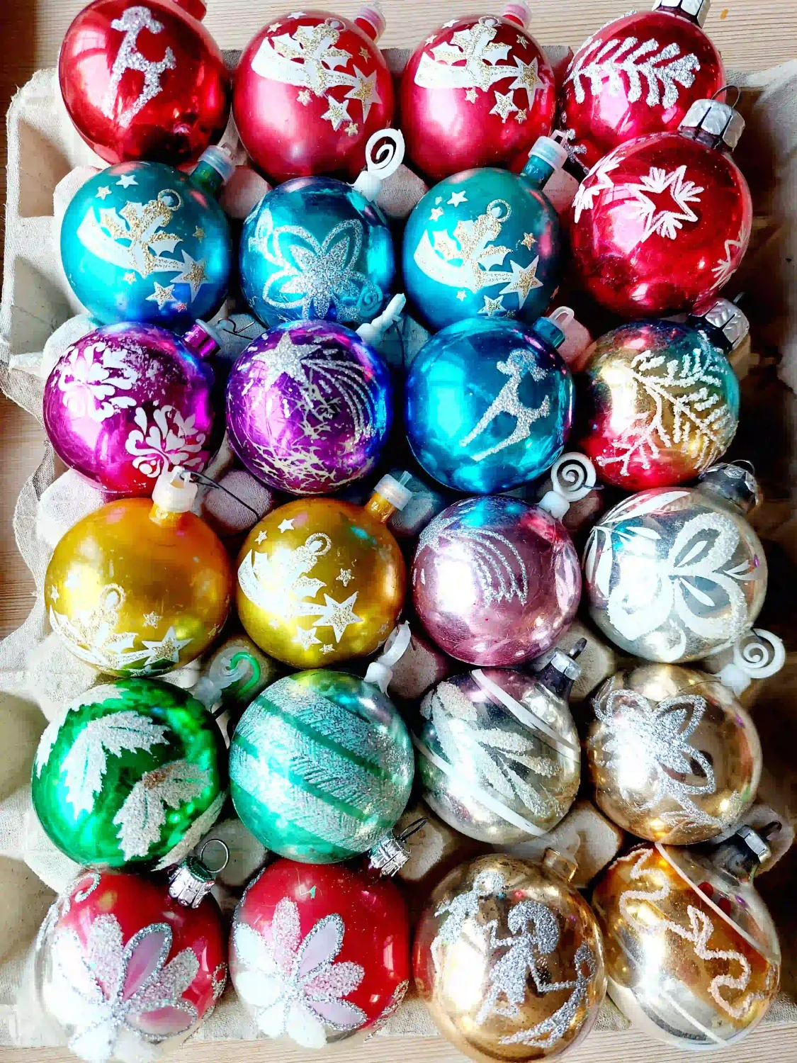 Vintage kerstballen 20 stuks 5 cm – mix glas en melamine in felle kleuren