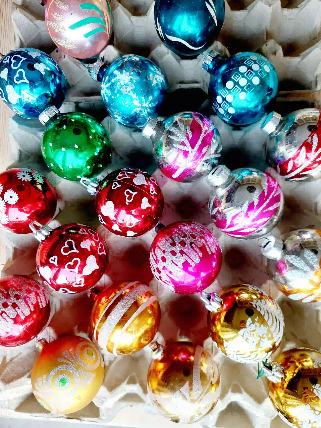 Vintage kerstballen 20 stuks 6,5 cm – mix glas en melamine in felle kleuren