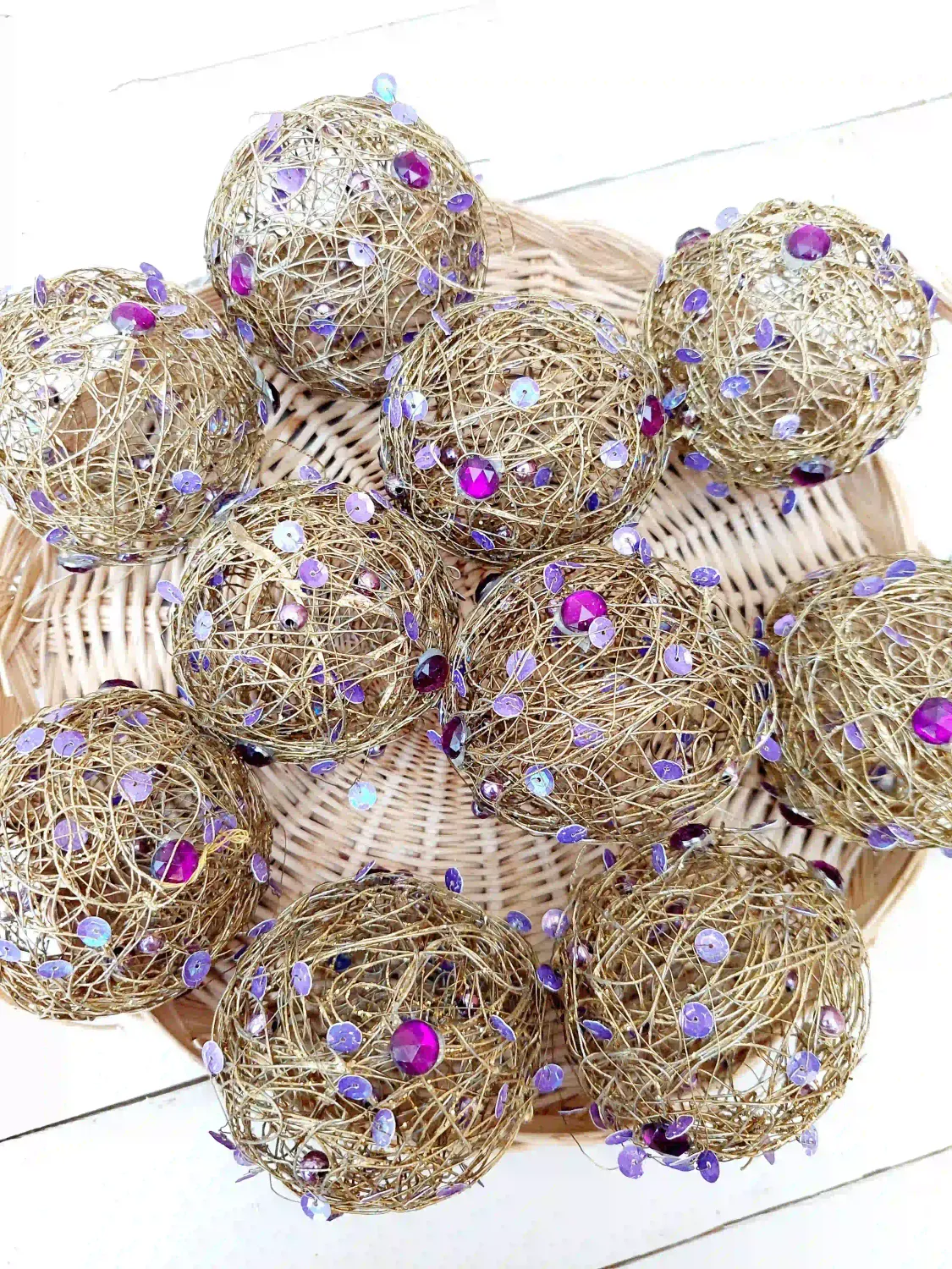 Gouddraad kerstballen met paarse pailletten, set van 10 stuks - Vintage boho kerst