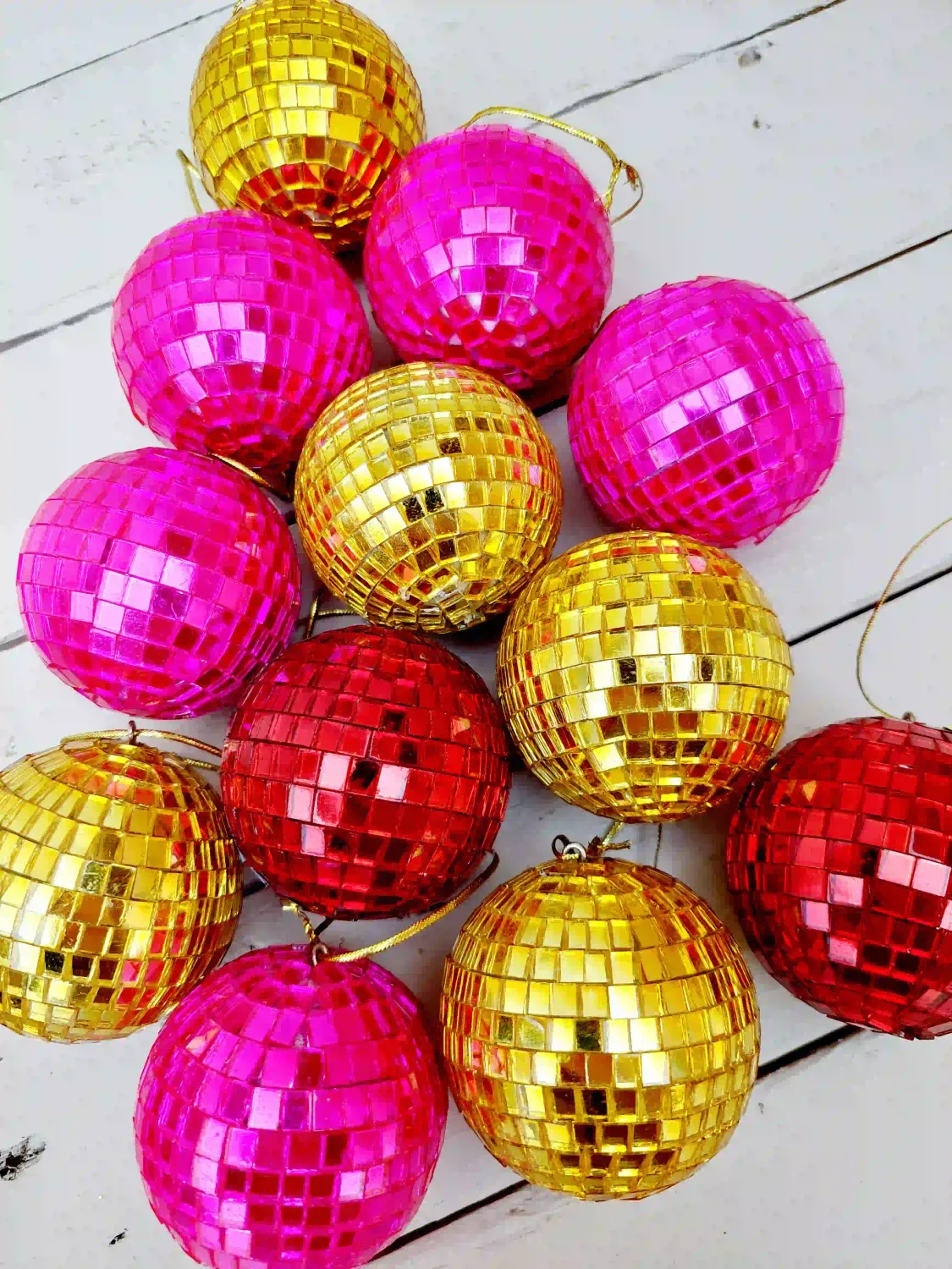 Vintage retro kerst discoballen - roze, rood en goud glas