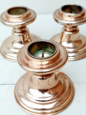 Vintage koperkleurige kandelaars - Klassiek model met uitneembare bobeche met pin - set van 3