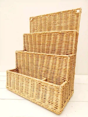 Vintage rieten wandorganizer met vier vakken in naturel rotan