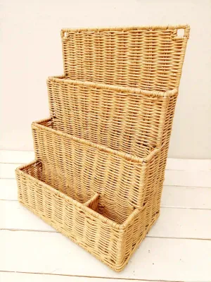 Vintage rieten wandorganizer met vier vakken in naturel rotan
