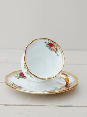 Kop met schotel Elizabethan met rozen, bloemetjes en gouden randen