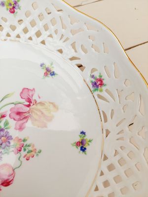 Elegante kom met opengewerkte rand