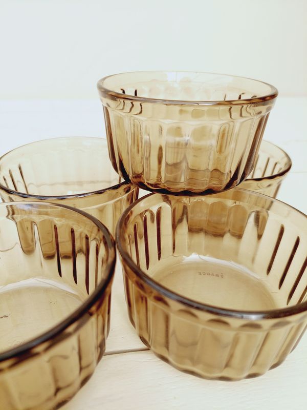 Vintage Arcoroc puddingkommetjes in geribbeld rookglas - Retro - BP, per stuk verkrijgbaar