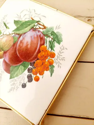Elegante vintage onderzetters: tegel in metalen houder - fruitdeco - pruimen, kruisbessen, rode besjes