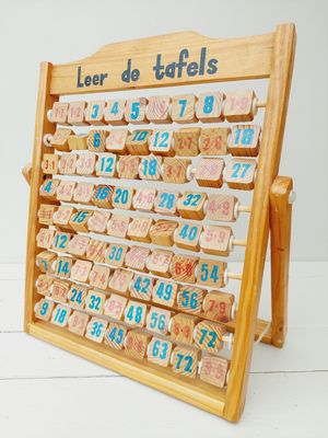 Vintage 'Leer de tafels' standaard