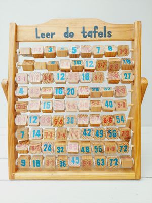 Vintage 'Leer de tafels' standaard