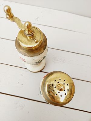 Vintage Florentijns peper en zout stel beige met bloemen, hout