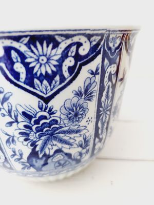 Antieke bloempot Petrus Regout Maastricht – porselein model M16, Delft