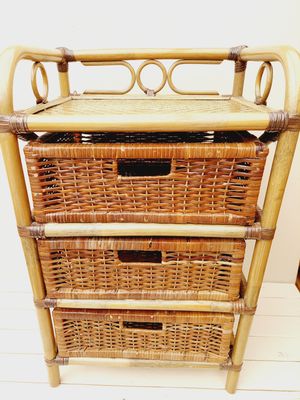 Vintage bamboe ladekast olijfgroen met bruine rotan lades – retro boho kast (3 laden)