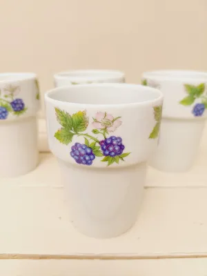 Stapelbekers Bohemia, wit porselein met braambessen, set van 4