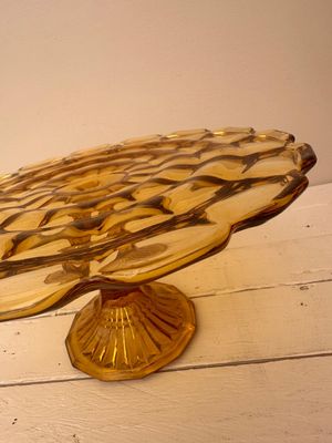 Vintage glazen taartschotel op voet – amberkleurig glas, 29 cm, blokpatroon