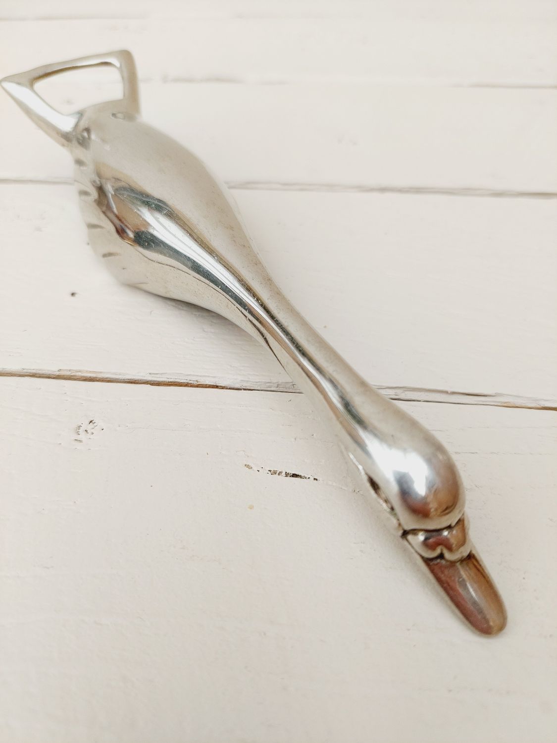 Vintage verzilverde flesopener in de vorm van een gans of eend