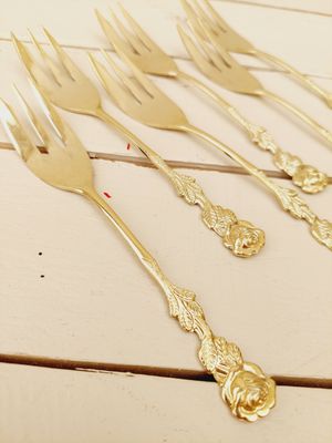 Set van 6 vintage vergulde gebaksvorkjes – sierlijk rozenmotief