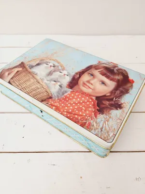 Retro chocoladeblik 'Jacques superchocolat' met meisje en 3 katjes in een mand