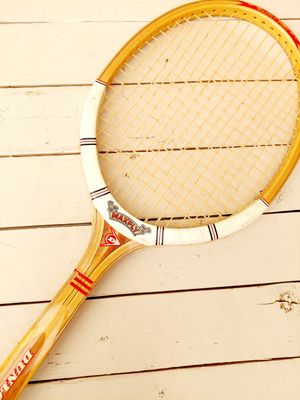 Vintage houten tennisracket Dunlop Maxply – retro sportdecoratie