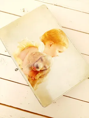 Retro chocoladeblik 'Jacques superchocolat' met foto van meisje met puppy