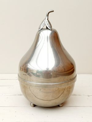 Vintage metalen barset 'peer' met fles en 6 shotglaasjes in groen glas – ijshouder
