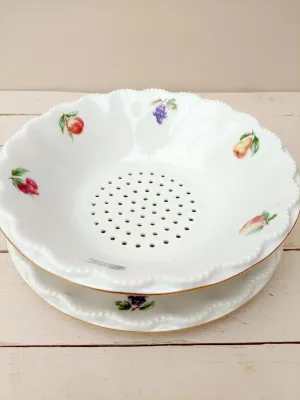 Vintage fruittest in wit porselein – met afbeeldingen van fruit, gouden rand en relëf in de rand