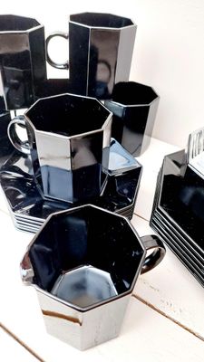 Vintage Arcoroc Octime serviesset zwart glas - 6 mokken met schotels, bordjes, suikerpot en melkkan