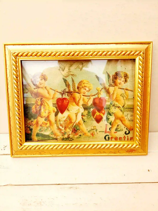 Vintage goudkleurige lijst met romantische engelen afbeelding