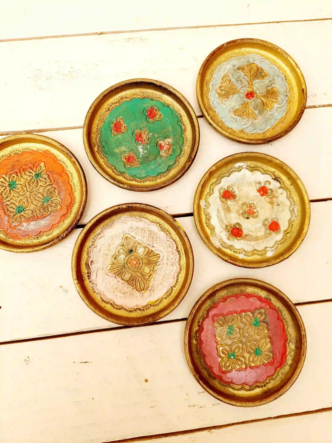 Zes vintage florentijnse onderzetters met goudaccenten