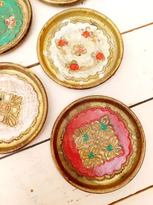 Zes vintage florentijnse onderzetters met goudaccenten