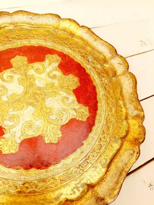 Rond florentijns dienblad met goud en rood decor