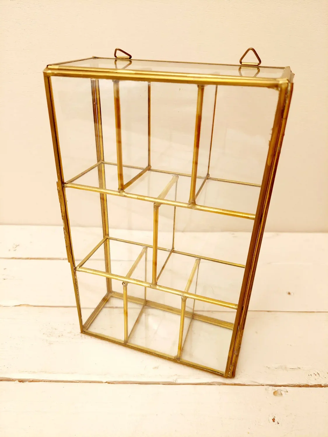 Vintage vitrinekastje met glas en messing frame