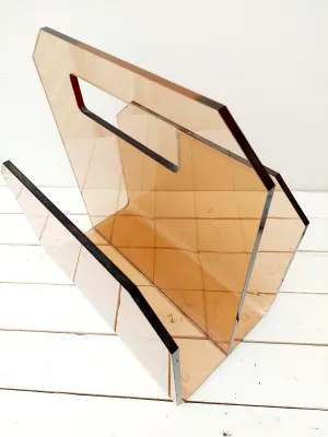 Vintage plexiglas krantenbak in rookglas kleur