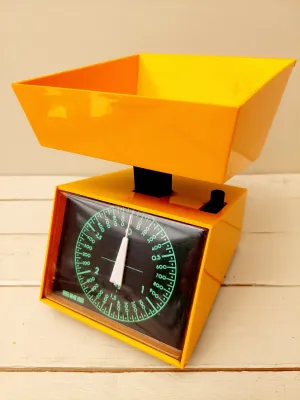 Vintage weegschaal EKS oranje-zwart, 3 kg