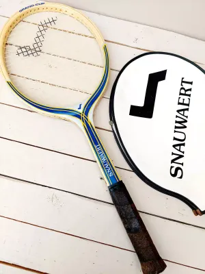 Vintage houten tennisracket - Snauwaert M-6 met hoes - blauwe accenten - oude sportdecoratie