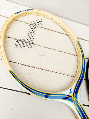 Vintage houten tennisracket - Snauwaert M-6 met hoes - blauwe accenten - oude sportdecoratie