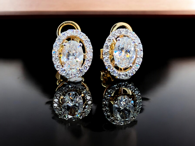 Gilded Starlight – Oval Halo Diamond Earrings/Stud