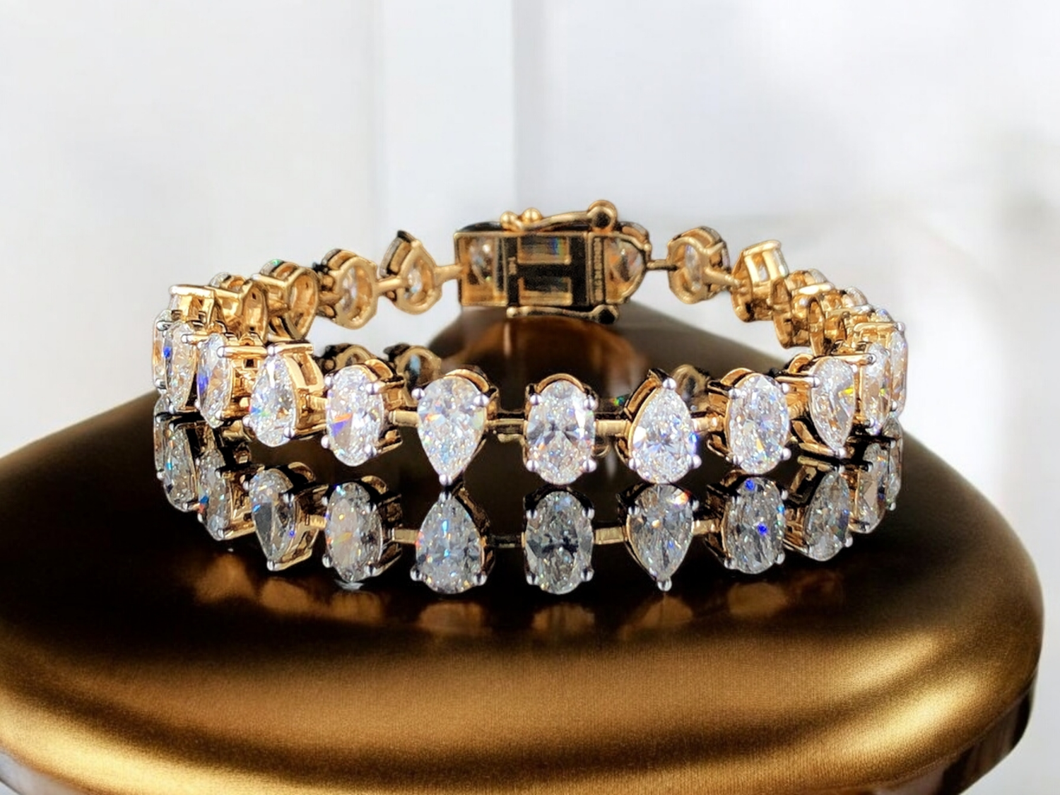 Lustrous Symphony – Royal Pear & Oval Elegance 13ct Diamond Bracelet
